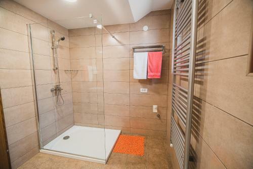 Apartma Rombon Brdo With Free Onsite Parking