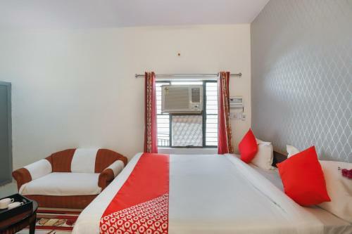 Hotel Oyo 71870 Rj Residency