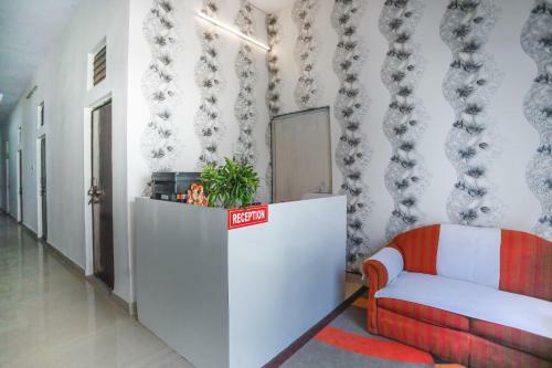 Hotel Oyo 71870 Rj Residency