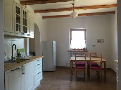 Villa Wsr�d P�l I Las�w