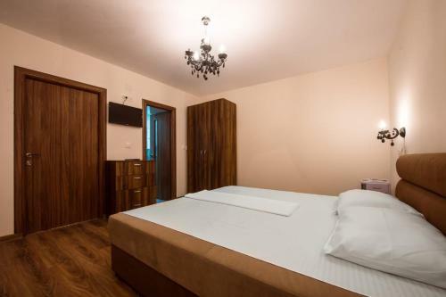 Hostal Pensiunea Aliner