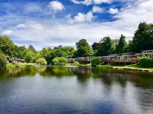 North Wales Lake View 2 Bedroom