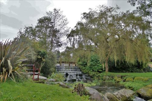 North Wales Lake View 2 Bedroom