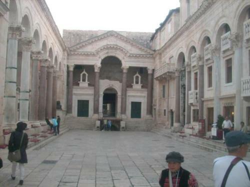 Hostal Opium Old City Apartment