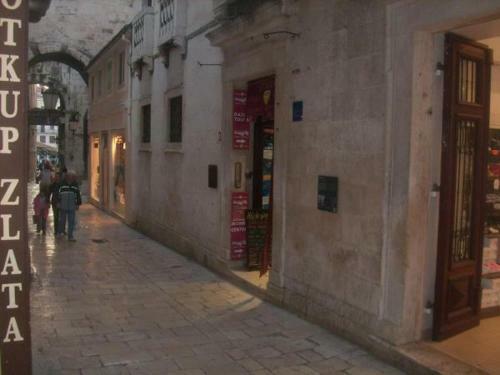Hostal Opium Old City Apartment