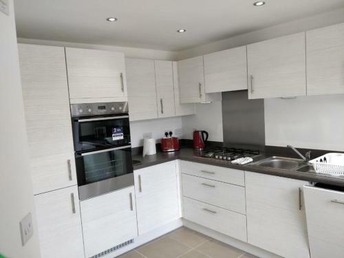 Samphire Close