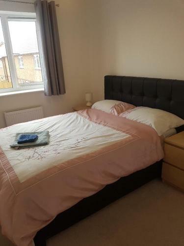 Samphire Close