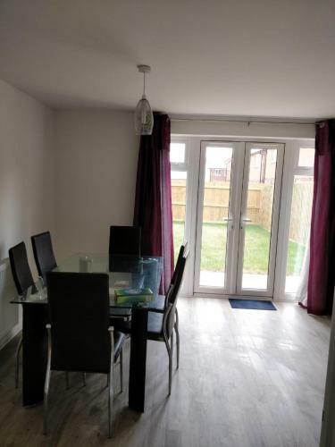 Samphire Close