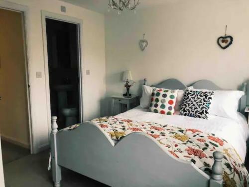 4 Bedroom House In Seaside Town