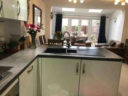 4 Bedroom House In Seaside Town