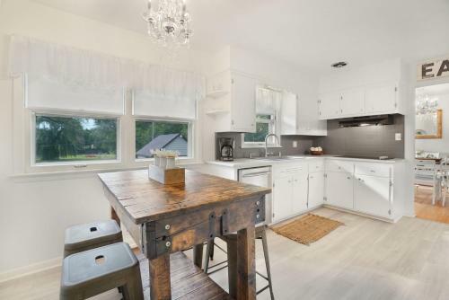 Villa Riverside Retreat