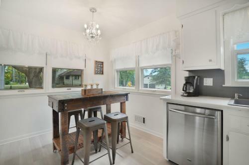 Villa Riverside Retreat