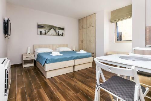 Apartments Maestral