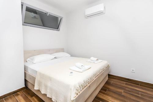Apartments Maestral