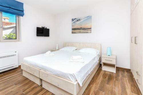 Apartments Maestral