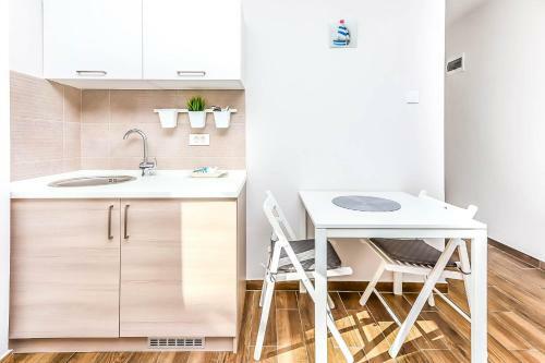 Apartments Maestral