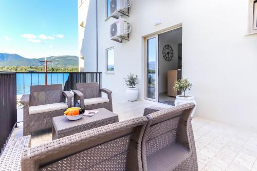Apartments Maestral