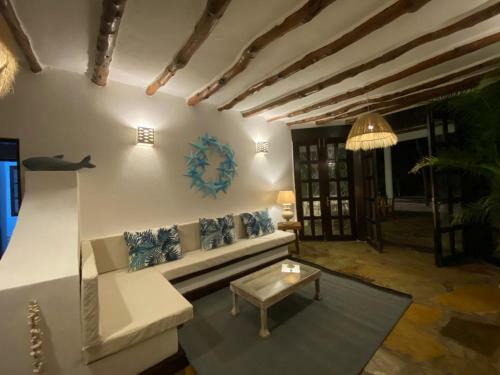 Brow Eagle Beach Villa, Watamu