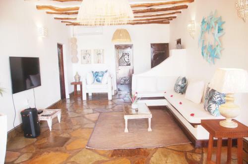 Brow Eagle Beach Villa, Watamu