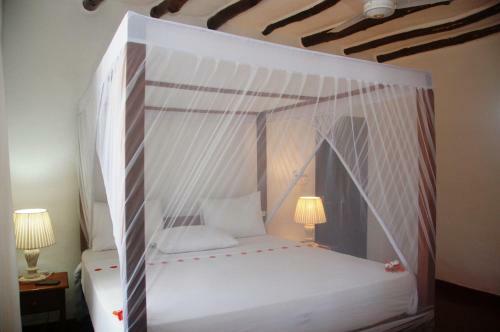 Brow Eagle Beach Villa, Watamu