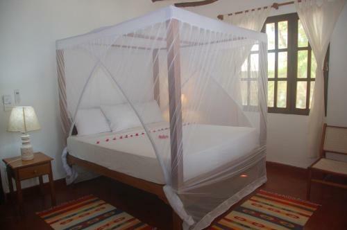 Brow Eagle Beach Villa, Watamu