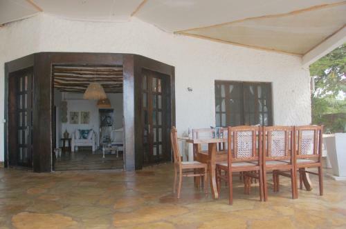 Brow Eagle Beach Villa, Watamu