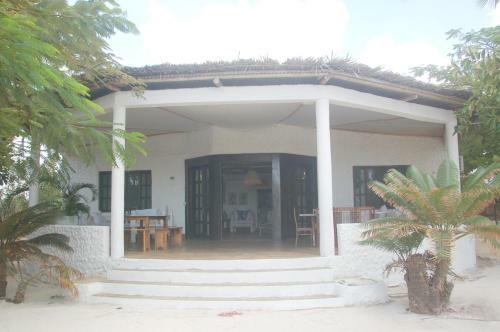 Brow Eagle Beach Villa, Watamu