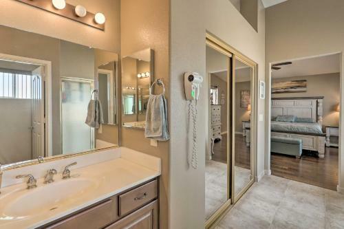Peoria Home With Outdoor Oasis, 3 Mi To Golfing