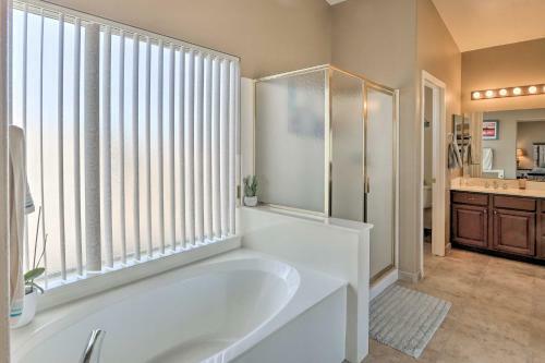 Peoria Home With Outdoor Oasis, 3 Mi To Golfing