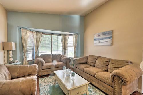Peoria Home With Outdoor Oasis, 3 Mi To Golfing