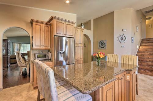 Peoria Home With Outdoor Oasis, 3 Mi To Golfing