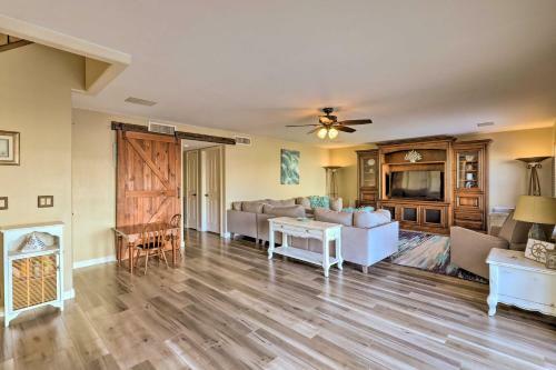 Peoria Home With Outdoor Oasis, 3 Mi To Golfing