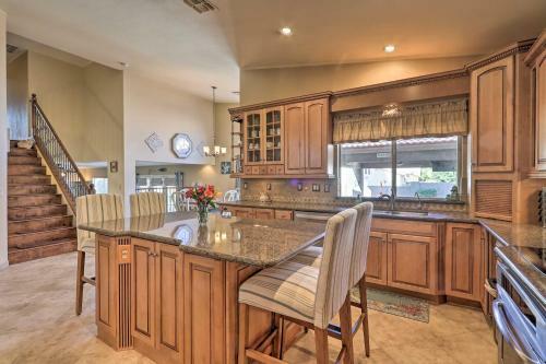 Peoria Home With Outdoor Oasis, 3 Mi To Golfing