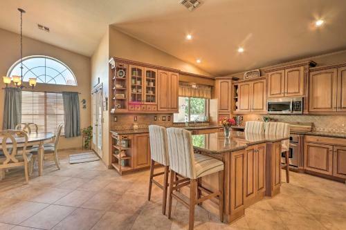Peoria Home With Outdoor Oasis, 3 Mi To Golfing