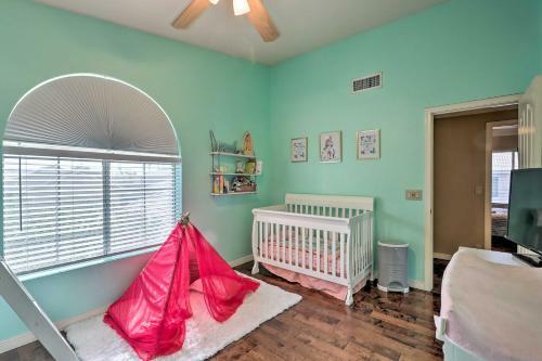 Peoria Home With Outdoor Oasis, 3 Mi To Golfing