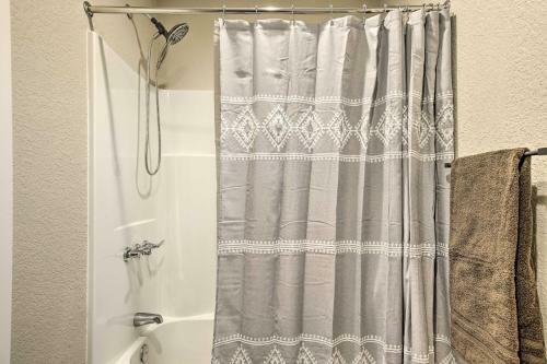Show Low Home With White Mountain Lake Access!