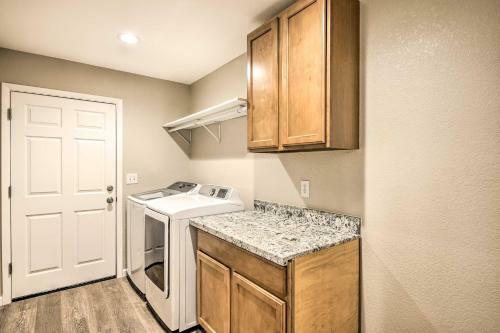 Show Low Home With White Mountain Lake Access!