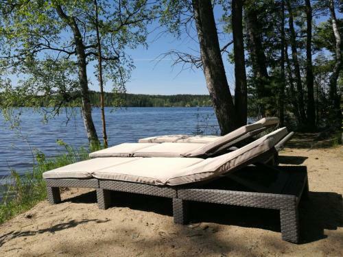 Antinkallio Lakeside Cape