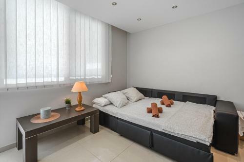 Optimist, Apartament Las Americas
