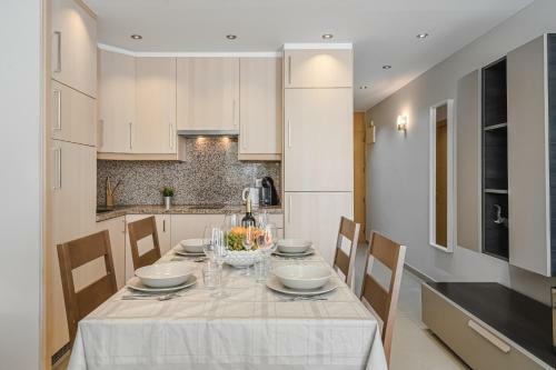 Optimist, Apartament Las Americas