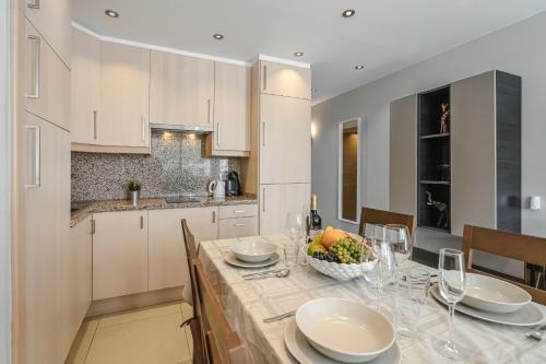 Optimist, Apartament Las Americas