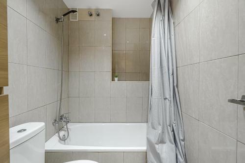 Optimist, Apartament Las Americas