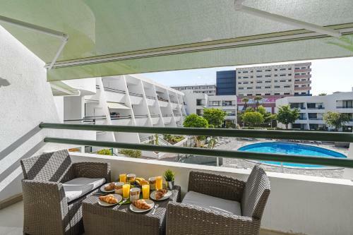 Optimist, Apartament Las Americas