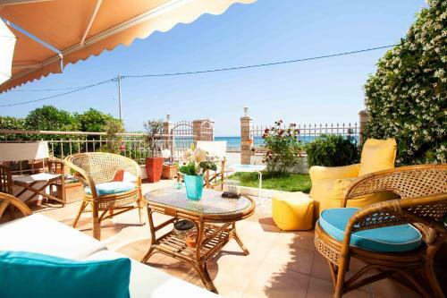 F & B Summer Collection - Mouries - Seafront