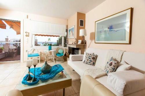 F & B Summer Collection - Mouries - Seafront