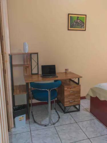 Linda Casa De Verano Con Amplias Zonas Verdes