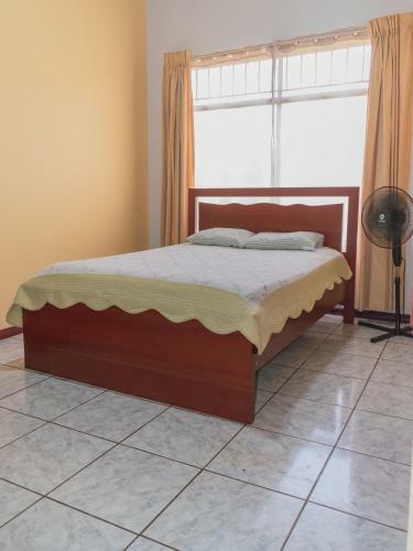 Linda Casa De Verano Con Amplias Zonas Verdes