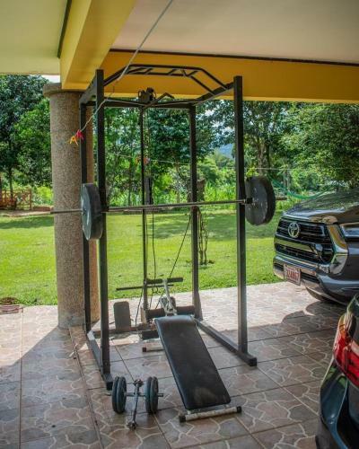 Linda Casa De Verano Con Amplias Zonas Verdes