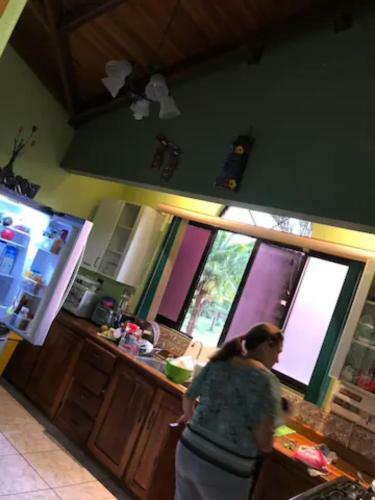 Linda Casa De Verano Con Amplias Zonas Verdes