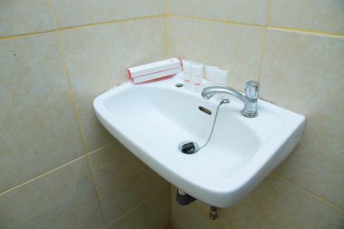 Oyo 1325 Grand Wisata Hotel